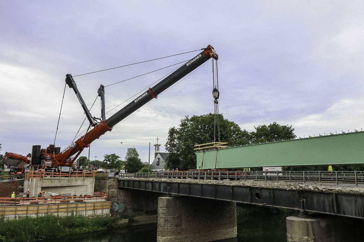 Brückenbau Bergkamen Autokrane Schares 500 Tonner Liebherr Brückenträger Mobilkrane mieten Bauprojekt