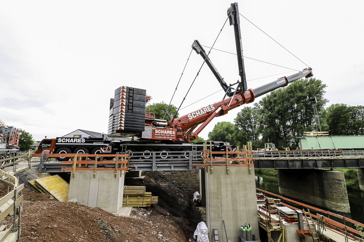 Brückenbau Bergkamen Autokrane Schares 500 Tonner Liebherr Brückenträger Mobilkrane mieten Bauprojekt