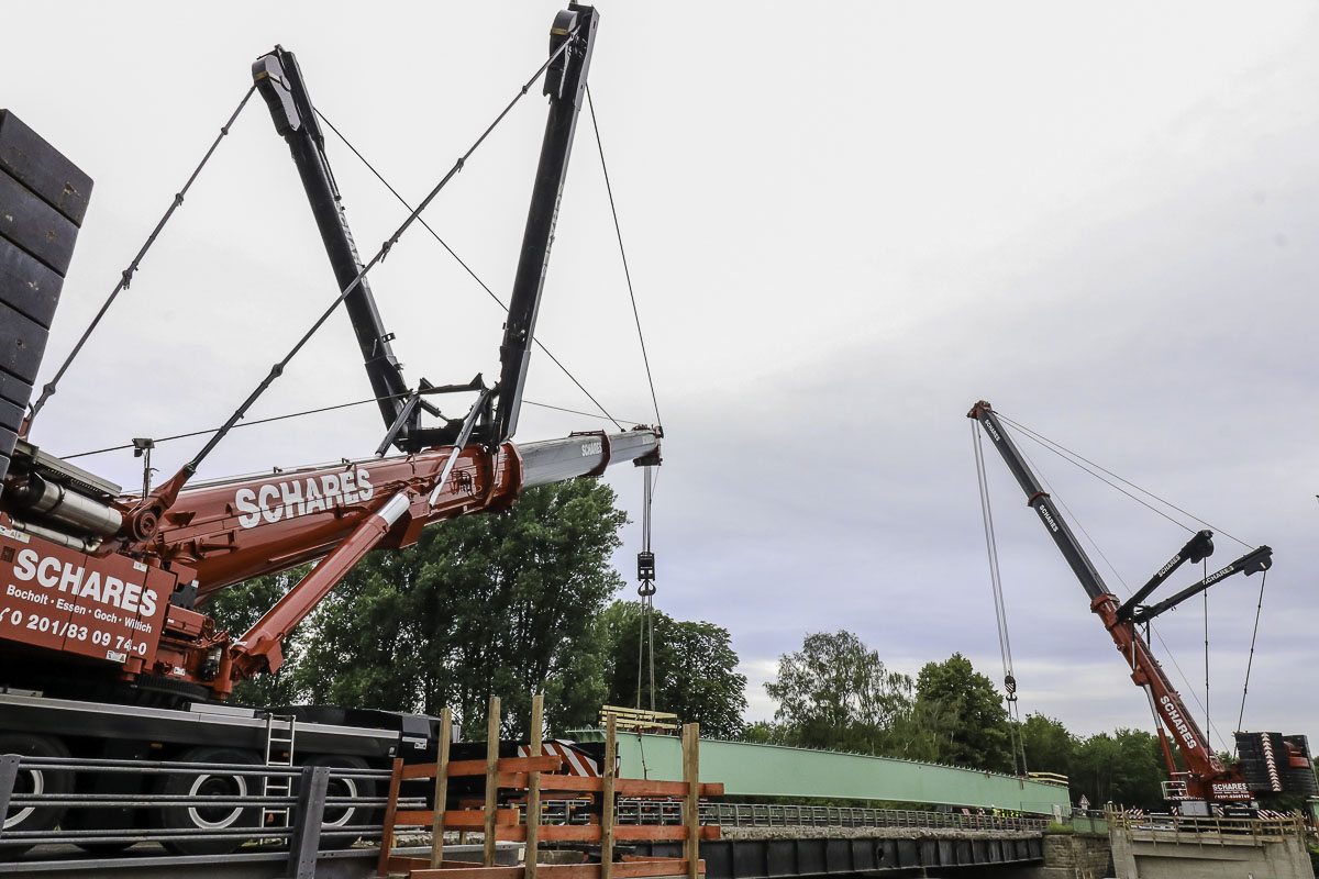 Brückenbau Bergkamen Autokrane Schares 500 Tonner Liebherr Brückenträger Mobilkrane mieten Bauprojekt