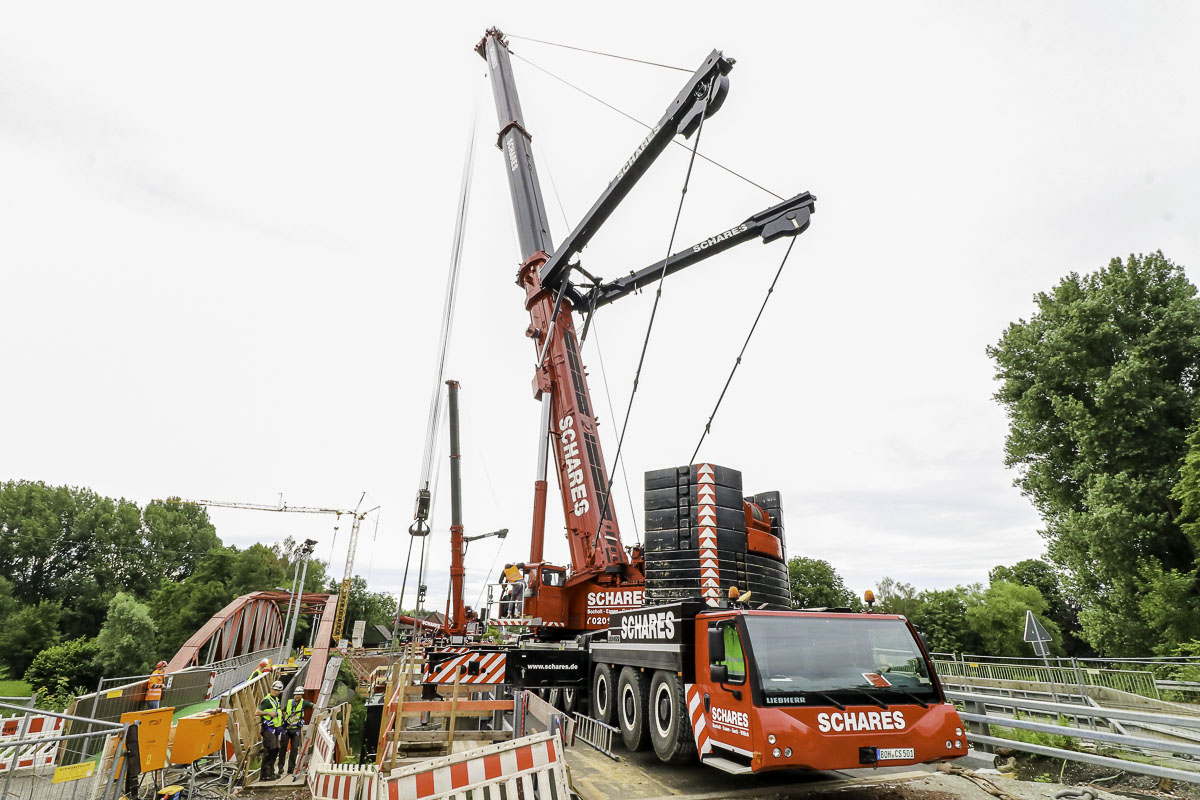 Brückenbau Bergkamen Autokrane Schares 500 Tonner Liebherr Brückenträger Mobilkrane mieten Bauprojekt