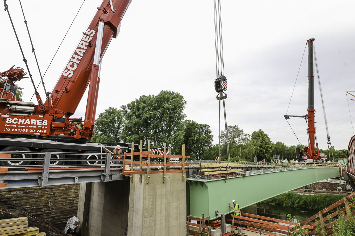 Brückenbau Bergkamen Autokrane Schares 500 Tonner Liebherr Brückenträger Mobilkrane mieten Bauprojekt