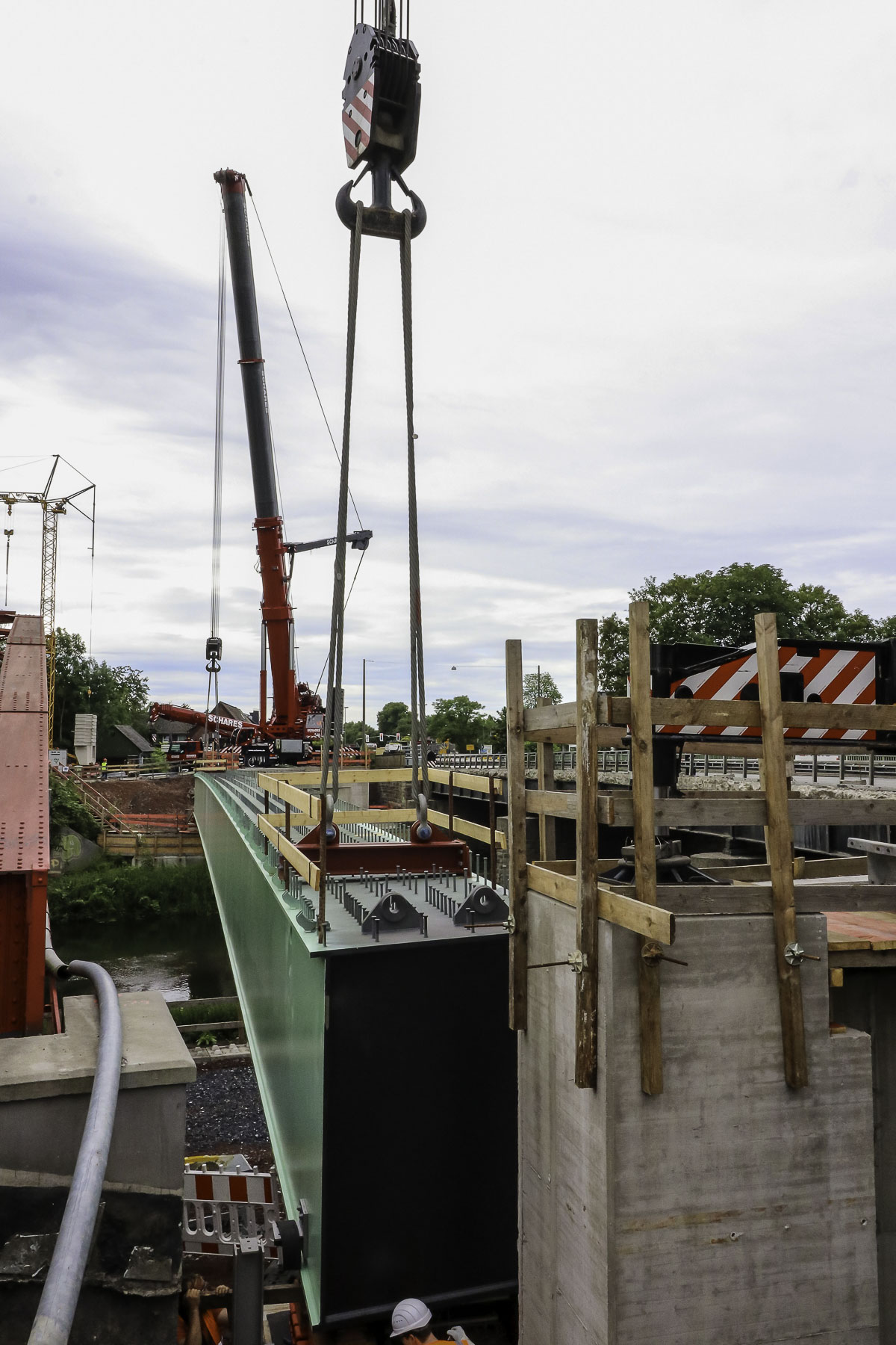 Brückenbau Bergkamen Autokrane Schares 500 Tonner Liebherr Brückenträger Mobilkrane mieten Bauprojekt