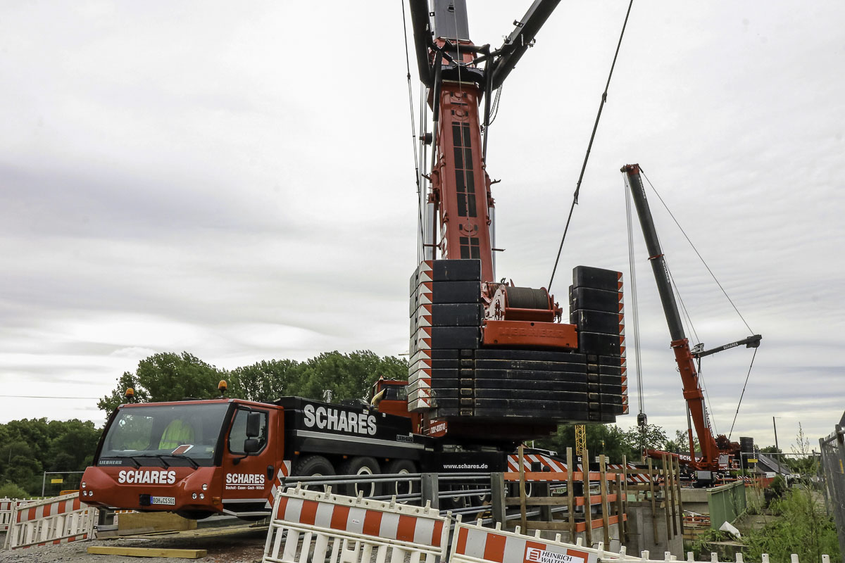 Brückenbau Bergkamen Autokrane Schares 500 Tonner Liebherr Brückenträger Mobilkrane mieten Bauprojekt