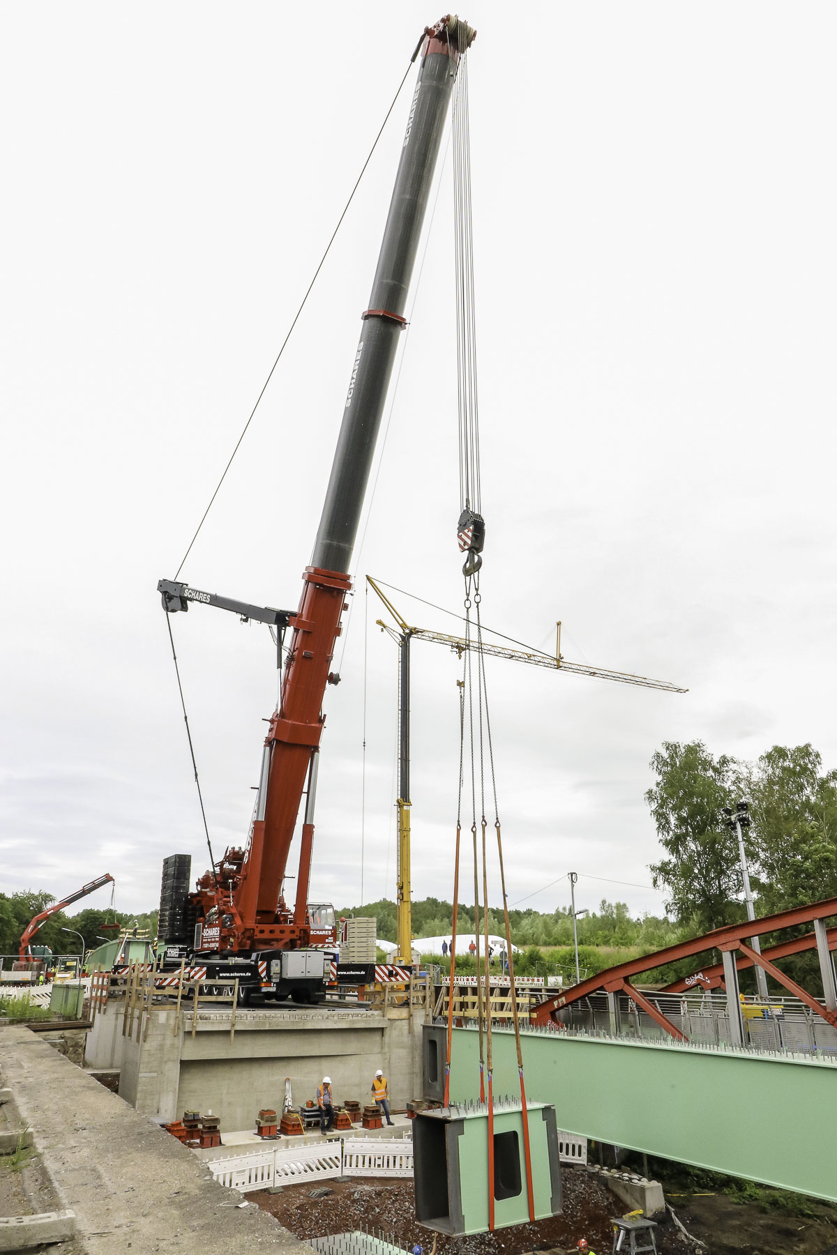 Brückenbau Bergkamen Autokrane Schares 500 Tonner Liebherr Brückenträger Mobilkrane mieten Bauprojekt