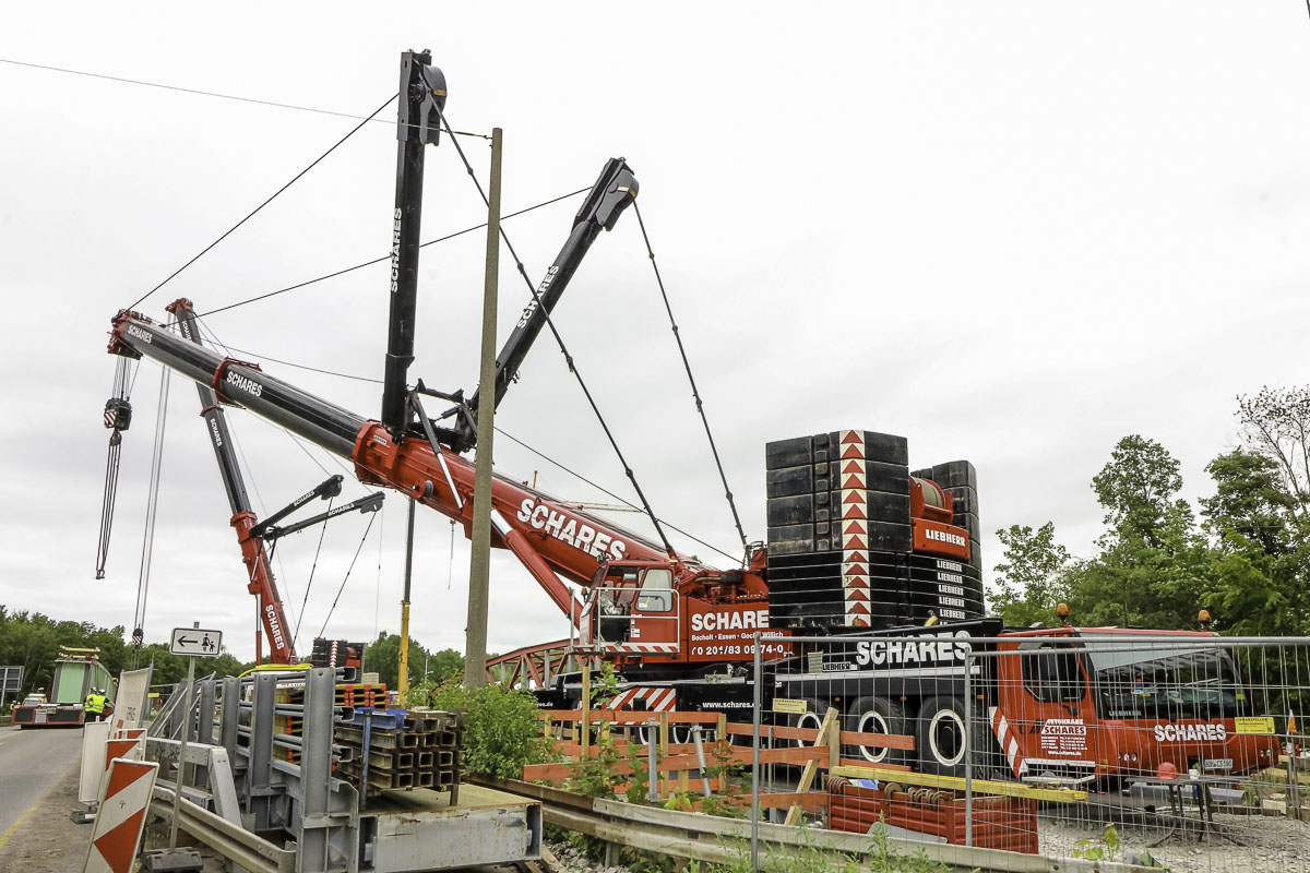 Brückenbau Bergkamen Autokrane Schares 500 Tonner Liebherr Brückenträger Mobilkrane mieten Bauprojekt