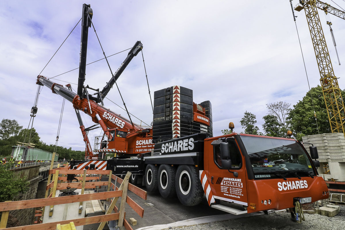 Brückenbau Bergkamen Autokrane Schares 500 Tonner Liebherr Brückenträger Mobilkrane mieten Bauprojekt