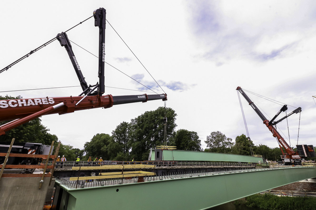 Brückenbau Bergkamen Autokrane Schares 500 Tonner Liebherr Brückenträger Mobilkrane mieten Bauprojekt