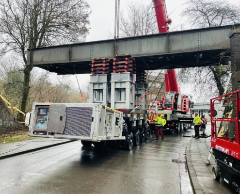 SPMT, MSPT, Modulare Transportplattform, Kran, Stufenheber, 30 Tonnen schwere Brücke versetzt, Autokrane Schares