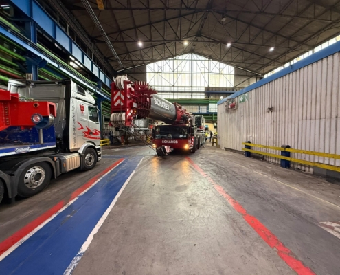Kran in Lagerhalle