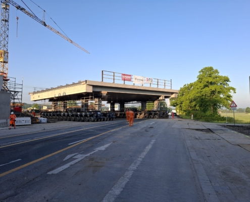 Brückeneinschub, SPMT, Schwerlasttransport, Überbaumontage, Autobahn A1, Autokrane Schares, SQ3, Infrastrukturprojekt