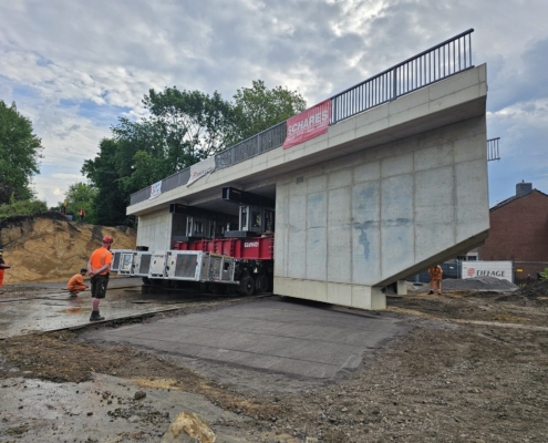 Brückeneinschub, Brückenbau, Krefeld, Autokrane Schares, Schwerlastlogistik, Schwertransport, SPMT, Cometto MSPE, Liebherr LTM 1230-5.1, Liebherr LTM 1650-8.1, Kraneinsatz, Einheben, Einfahren, Rahmenbauwerk, Infrastruktur, Heavy Load, Projektlogistik, Engineering, Brückenmontage, One-Stop-Shop, Mobilkran, Spezialtransport, Großkran, Fertigteilmontage, Verschubtechnik