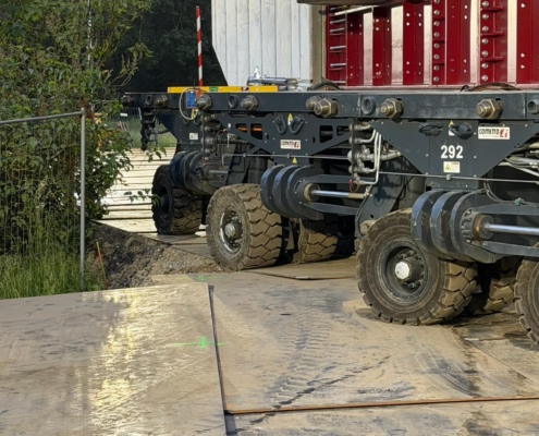 Brückeneinschub, Brückenbau, Krefeld, Autokrane Schares, Schwerlastlogistik, Schwertransport, SPMT, Cometto MSPE, Liebherr LTM 1230-5.1, Liebherr LTM 1650-8.1, Kraneinsatz, Einheben, Einfahren, Rahmenbauwerk, Infrastruktur, Heavy Load, Projektlogistik, Engineering, Brückenmontage, One-Stop-Shop, Mobilkran, Spezialtransport, Großkran, Fertigteilmontage, Verschubtechnik