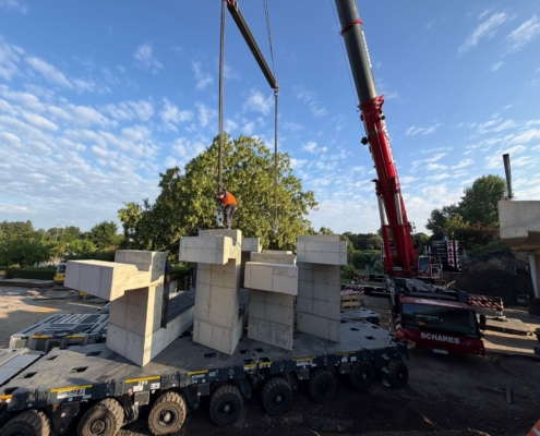 Brückeneinschub, Brückenbau, Krefeld, Autokrane Schares, Schwerlastlogistik, Schwertransport, SPMT, Cometto MSPE, Liebherr LTM 1230-5.1, Liebherr LTM 1650-8.1, Kraneinsatz, Einheben, Einfahren, Rahmenbauwerk, Infrastruktur, Heavy Load, Projektlogistik, Engineering, Brückenmontage, One-Stop-Shop, Mobilkran, Spezialtransport, Großkran, Fertigteilmontage, Verschubtechnik