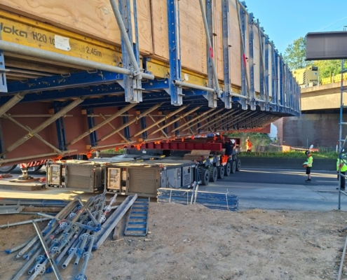 A4 Frechen, Brückenbau, Brückenüberbau, Überbaueinbau, Brückeneinhub, Tandemhub, Mobilkran, Liebherr LTM 1650-8.1, Liebherr LTM 1150-5.3, SPMT, Schwerlasttransport, Schwerlasthub, Autokrane Schares, Infrastruktur, Sperrpause, Brückenmontage, Projektlogistik, Kranengineering, Baustraße, Verschubtechnik, Großkran, Kranlogistik, Brückenprojekt, Heavy Lift, Straßenbau