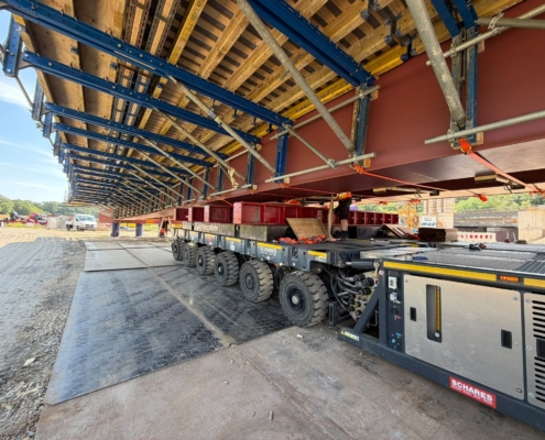 A4 Frechen, Brückenbau, Brückenüberbau, Überbaueinbau, Brückeneinhub, Tandemhub, Mobilkran, Liebherr LTM 1650-8.1, Liebherr LTM 1150-5.3, SPMT, Schwerlasttransport, Schwerlasthub, Autokrane Schares, Infrastruktur, Sperrpause, Brückenmontage, Projektlogistik, Kranengineering, Baustraße, Verschubtechnik, Großkran, Kranlogistik, Brückenprojekt, Heavy Lift, Straßenbau